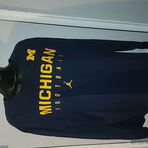 Nike Other - Michigan Wolverines long sleeves Nike tee.